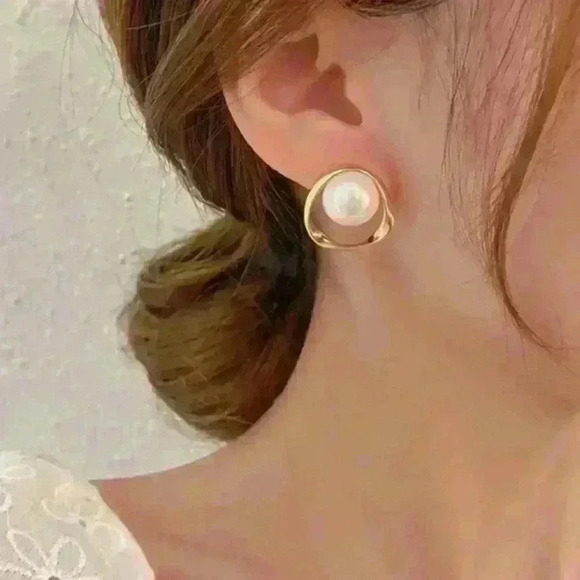 Jewelry - Brand New Pearl Decor Geometric Design Stud Earrings